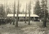 Från invigningen av hemvärnsgården i Vislanda, d. 6 juni 1948.
Talaren bör vara militärbefälhavaren i 1:a militärområdet, general Viking Tamm.