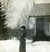 Anna Nordenfalk vid Ulvshyttans herrgård, påsken 1915