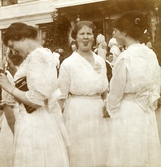 Kvinnor på bröllop på Färna herrgård, 1915-08-14