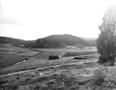 Fallfärdig laga mitt på ängen, 1930-tal