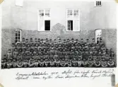 Sommarsoldatskolan 1935, I 11. 
Befäl (1:a radens mitt), fr.v.: fänrik Haglund, löjtnant Cervin, kapten Fries, fanjunkare Öster och sergeant Starck.