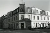 Hörnhuset Strömgatan-Kaggensgatan. Affärer och bostäder.