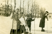 Skidåkning vid Färna herrgård, ca 1920