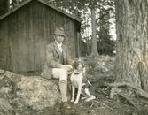 Carl Gripenstedt med hund, 1920-talet