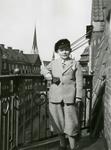 Johan Gripenstedt på balkong i Stockholm, 1932