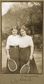 Två flickor på tennisbanan, 1918