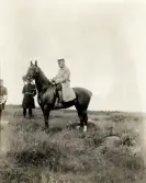 Övning på Kronobergs hed, omkring 1907-1910.
Överste Gösta Hyltén-Cavallius till häst.