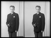 Porträtt, konfirmation, Göran Fredlèn, Gjuterivägen 4, Kolbäck.
Ur Gustaf Åhmans samling.