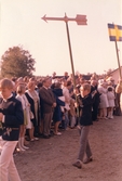 Flöjelbärare vid midsommarfirande i Brevens bruk 1965