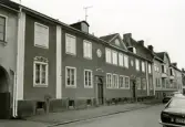 Radstående tvåvånings bostadshus från 1920-talet. Tegnérgatan i Kalmar.