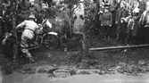 Motorcykeltävling i skogarna kring Norrbyås, 1950-tal