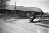 Motorcyklister i Norrbyås, 1950-tal