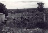 Undersökningar på Broberg i Husby-Långhundra sommaren 1983.