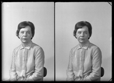 Porträtt, körfoto. Fru Karin Landgren, Hagvägen 12A, Kolbäck.
Ur Gustaf Åhmans samling.