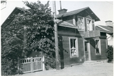 Kung Karl sn, Kungsör.
Exteriör av Bokhandeln Drottninggatan 22 år, 1920-1925.