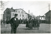 Kung Karl sn, Kungsör.
Första maj-demonstration. C:a 1920.