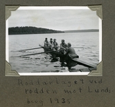 Sigtuna roddarlag i tävling mot Lundsbergs gymnasium, 1935