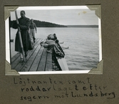 Löjtnanen samt Sigtuna roddarlag efter segern mot Lundsbergs gymnasium, 1935