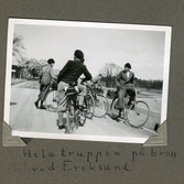 Hela truppen med cyklister på bron vid Eriksund, våren 1936