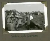 Ledarna Söder och Larsson vid bussutflykt, 1936