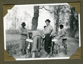 Cykelutflykt på vägarna runt Brevens bruk, sommaren 1938