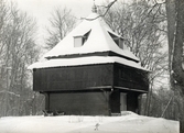 Fatburen vid Bystad med snö på taket, 1939