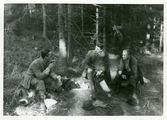 Jaktlaget på Bystad tar kaffepaus, 1939