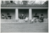 Avkoppling på verandan på Bystad, 1939