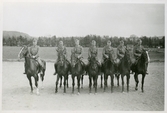 Sju kavallerister till häst i Kristianstad, 1940