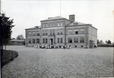 Kung Karl sn, Kungsör.
Folkskolan i Kungsör, c:a 1900.