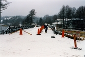 Invigning av Gunnebo Bro vid Stensjön. Mölndal i mars 1999.