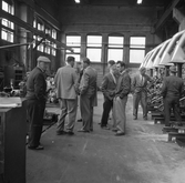 Monteringshall vid Volvos traktorfabrik i Norrköping, 1940-talet