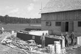 Byggnadsarbete med ladugård, 1950-tal