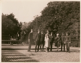 Militärer och civila kvinnor, 1913