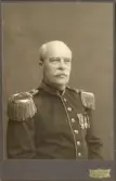 En officer (kapten?) från I 30 (Blekinge bataljon), i paraduniform, ca 1910.  

Ev. Robert Drangel (?) (1860-1923). Kapten vid Karlskrona grenadjärreg. 1902.