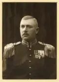 En medelålders I7-officer (Kungl. Karlskrona grenadjärregemente) i full uniform, ca 1910.
Ateljéfoto.