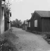 Falun, stuga vid Björngränd. Landinska gården, Sturegatan 76 från söder, med sadeltak över porten 1914.
