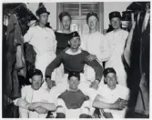 Några meniga skojar till det på logementet, ca 1925-30.

Jfr REMU220 (samma meniga).