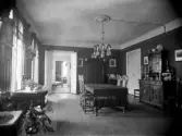 Häradshövding Gustaf Landéns lägenhet på Kungsgatan 23. Interiör av matsal.