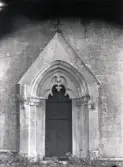 Bild 529. Lau kyrkas n.o. portal. Bräud-duri