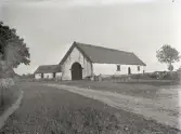 Från prästgården i Högby socken. Ladugård med gavelport.