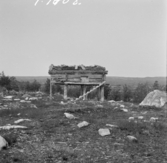 Idre, Hävlingskällan. Lappsk stolpbod.