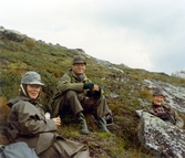 Tre jägare tar en paus i fjällvärlden, 1969