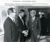 Mottagning i Hypoteksbankens lokaler I stocholm där gästerna hälsas välkomna av bankstyrelsens ordförande Harald Pettersson och VD Hans henrik Abelin, 1986