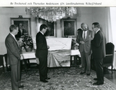 Överlämnande av jubiléumsgåva från Lantbrukarnas riksförbund, 1986-09-23