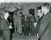 Överlämnande av jubiléumsgåva för Kamrersföreningen inom Landshypoteksinstutionen, 1986-09-23