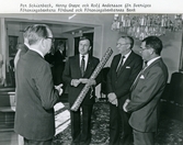 Överlämnande av jubiléumsgåva från Sveriges Föreningsbankers Förbund och Föreningsbankernas Bank, 1986-09-23