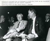 Finansminister Kjell-Olof Feldt och Hans Henrik Abelin i samspråk, 1986-09-23