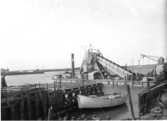 Mudderverket Thor i Varbergs hamn okänt år. Hemmahamn var Falkenberg 1899-1959. Bild 2: Närbild.