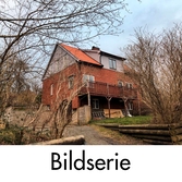 Serie om 11 fotografier som visar fastigheterna Våmmedal 2:64, Streteredsvägen 6 och Våmmedal 2:65, Streteredsvägen 8 samt elpanncentralen, Våmmedal 8:9, Våmmedalsvägen 23 i Kållered. Fotografierna är tagna i mars 2020. Byggnadsdokumentation inför rivning.